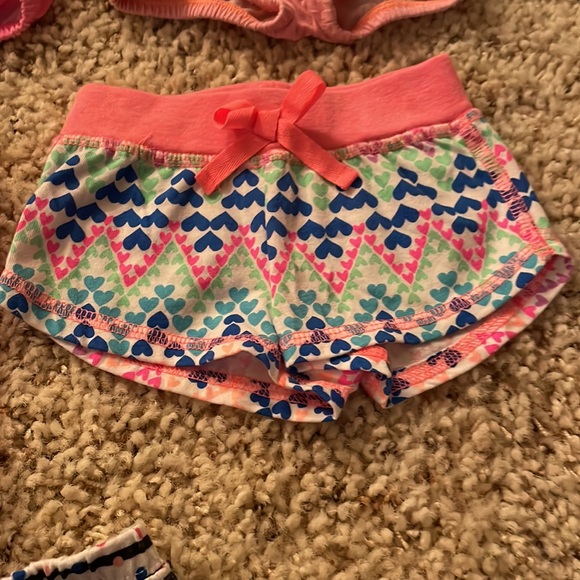 Set of shorts for baby girl size 6 months - Picture 7 of 8